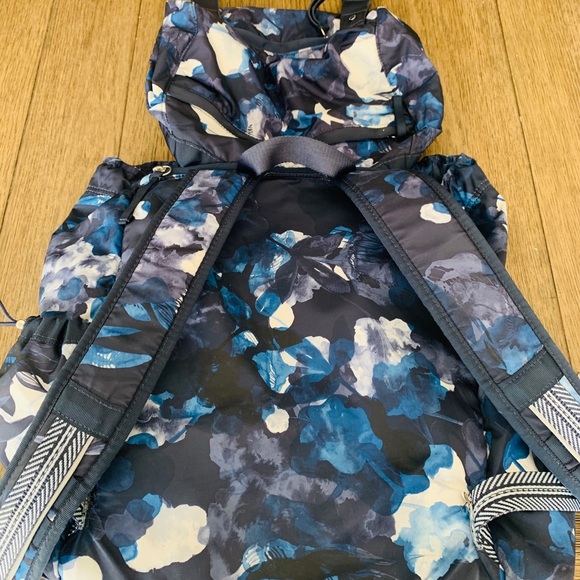 Lululemon Yogini Rucksack main image 16